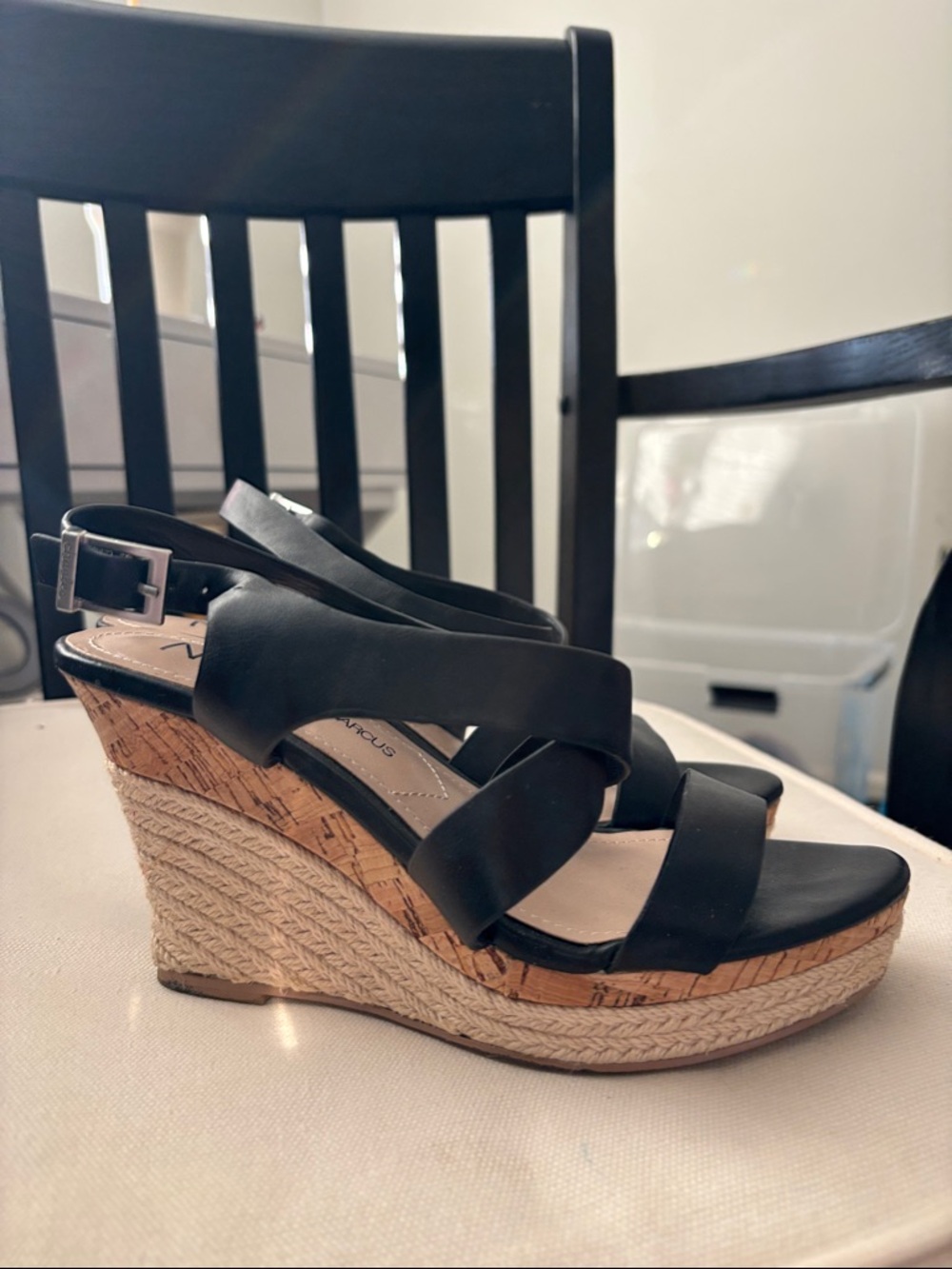 Neiman Marcus wedges SZ 6